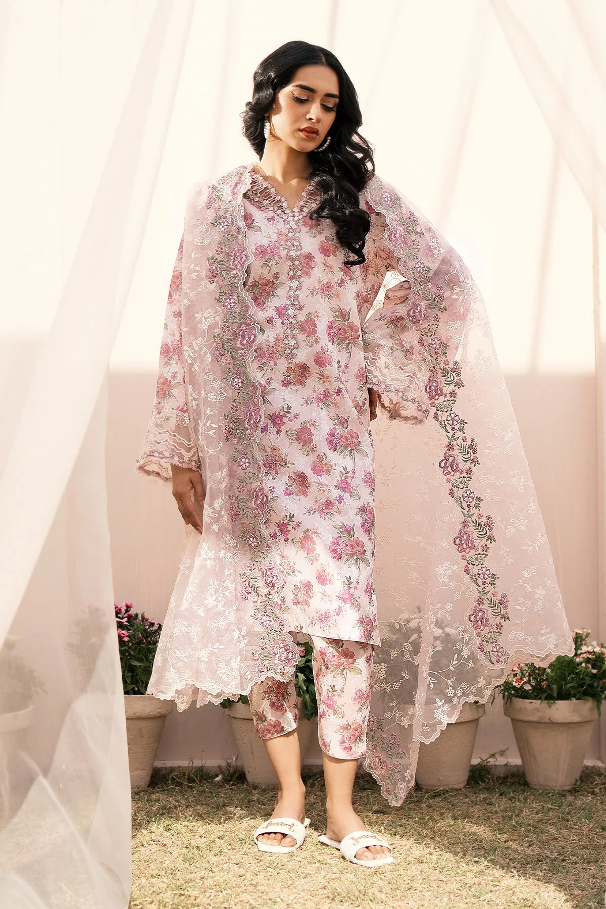 EMBROIDERED PRINTED LAWN UF-592