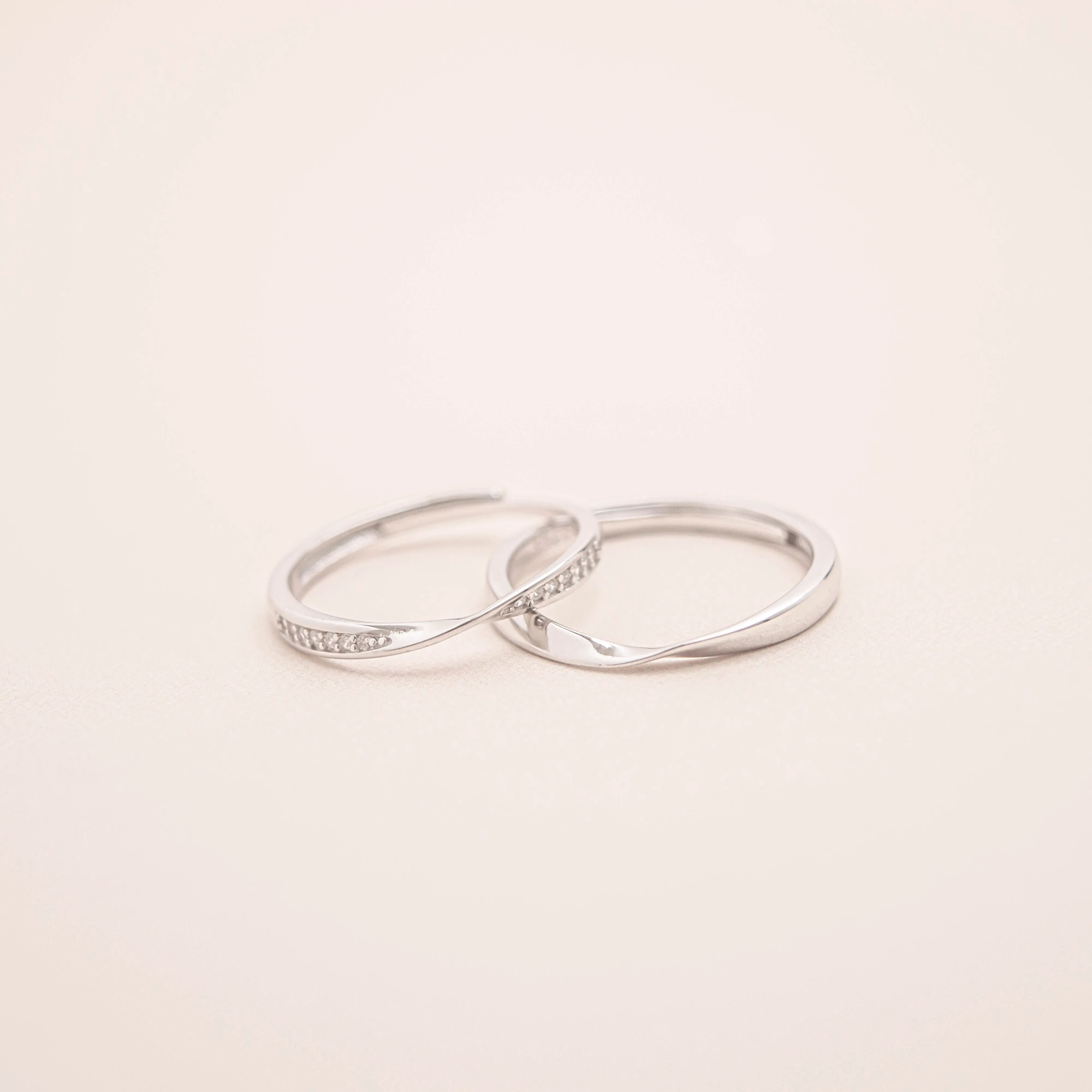 Intertwined Couple Ring
